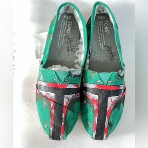 Disney Star Wars Mandalorian Toms - New, never worn. W 7.5